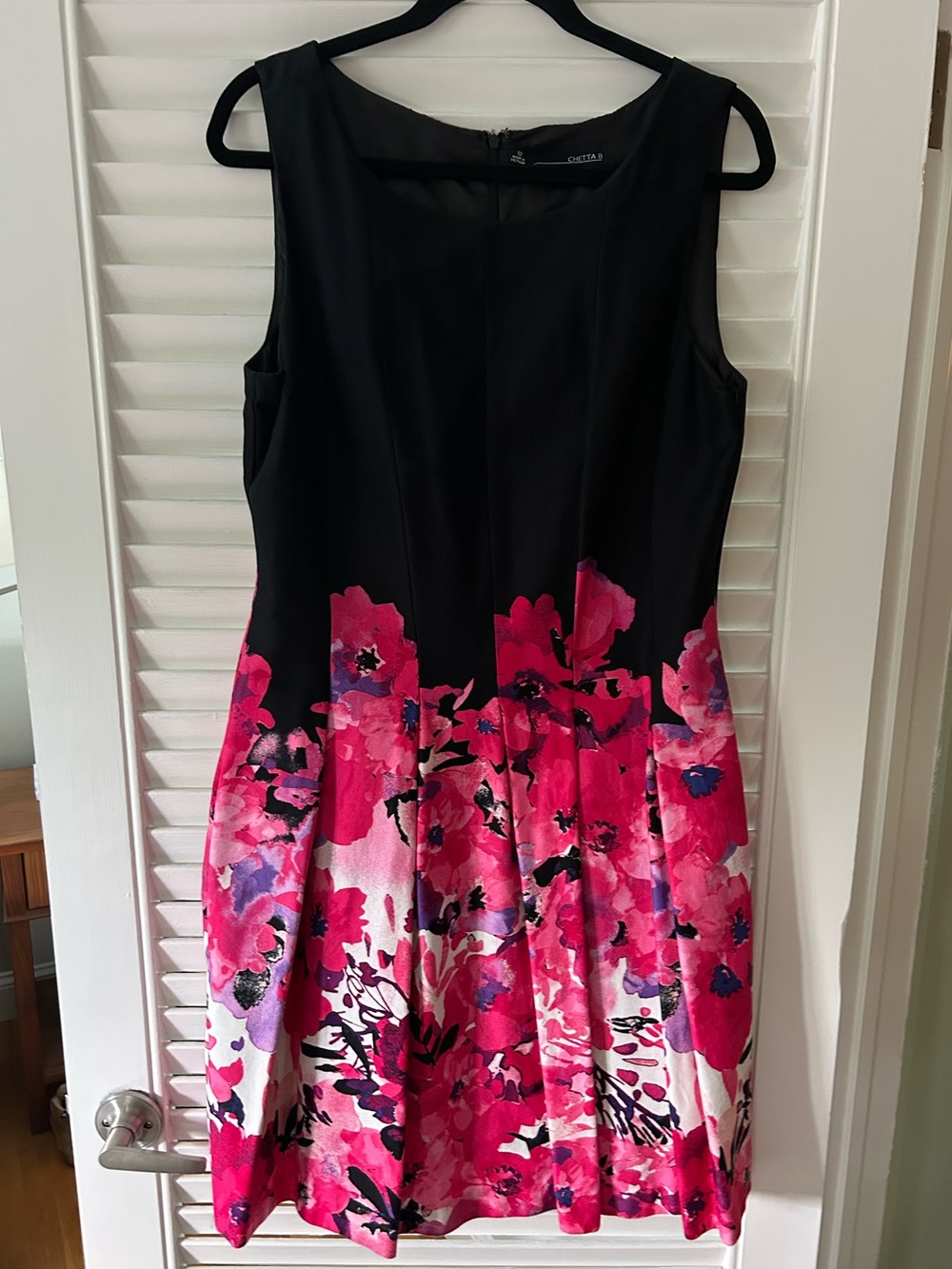 Chic Floral Fit-and-Flare Dress in Black and Fuchsia